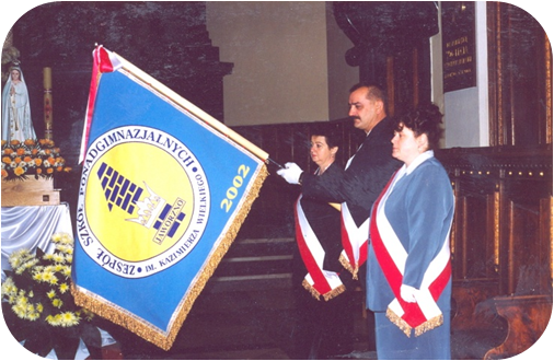 Podczas mszy w kościele św. Wojciecha poświęcono nowy sztandar szkoły