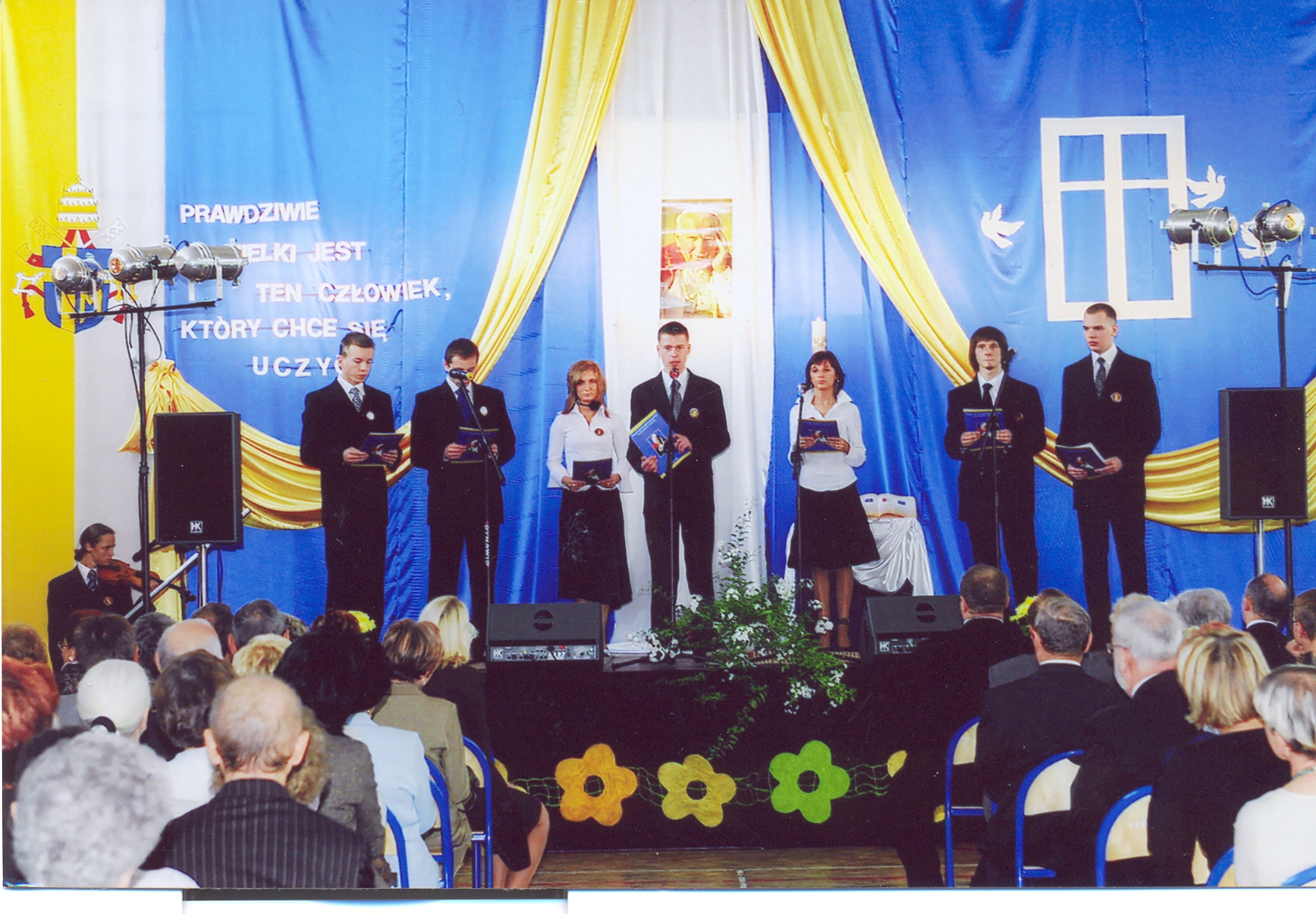 Uroczysta akademia z okazji nadania imienia Jana Pawła II