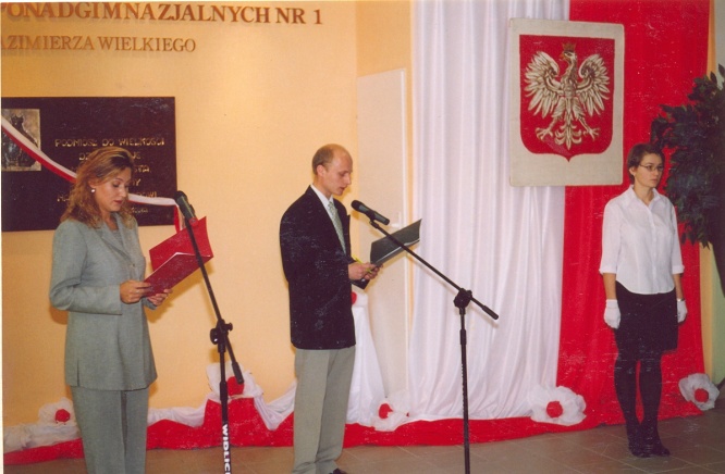 Uroczystość nadania imienia Kazimierza Wielkiego odbyła się w budynku szkoły przy ul. Chopina 40